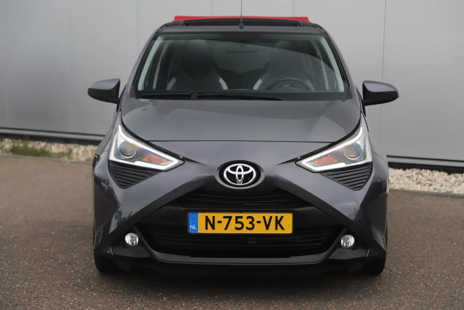 Toyota Aygo 1.0 VVT-i X-Joy Cabrio Automaat Schuifdak Climate Gris - 2