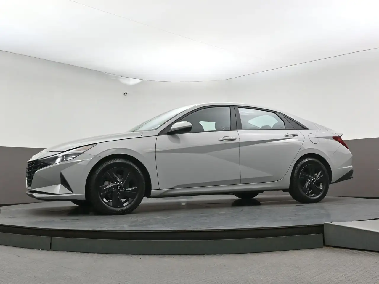Hyundai ELANTRA снимка Hyundai ELANTRA