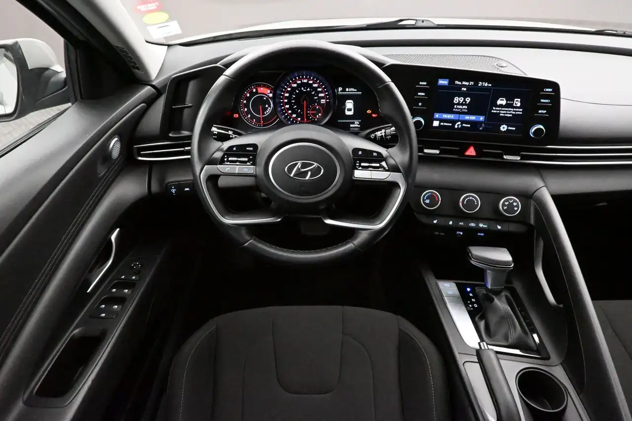 Hyundai ELANTRA снимка Hyundai ELANTRA