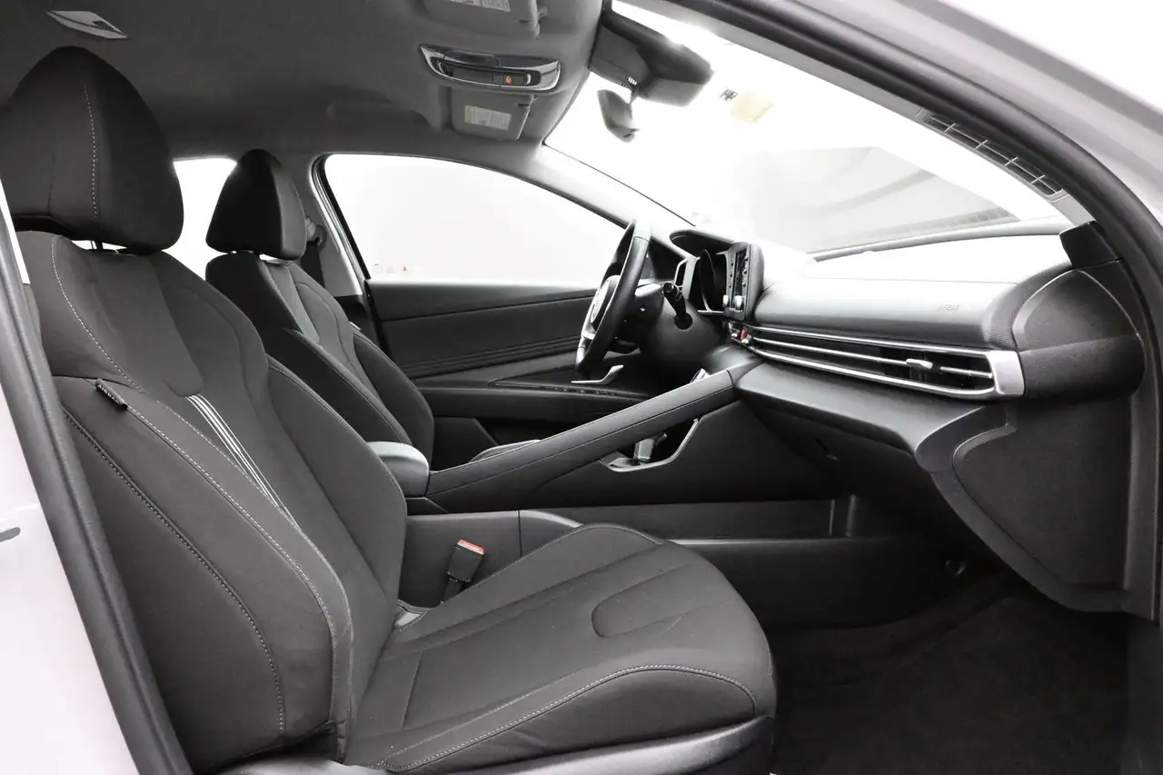Hyundai ELANTRA снимка Hyundai ELANTRA