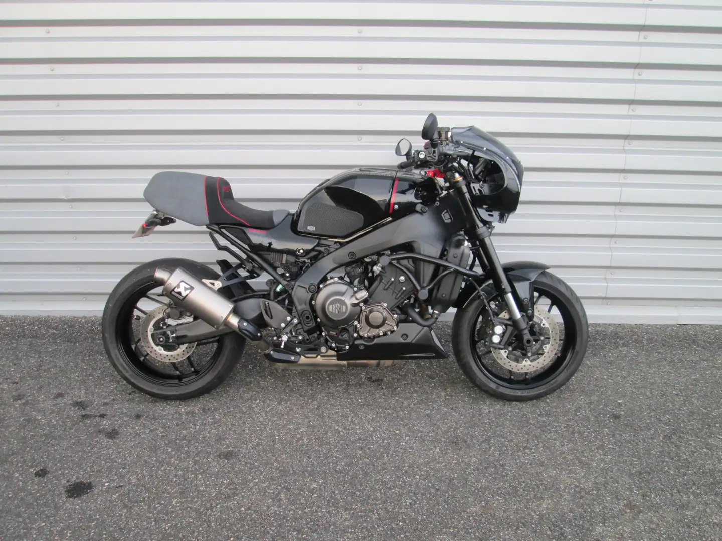 Yamaha XSR 900 Schwarz - 2