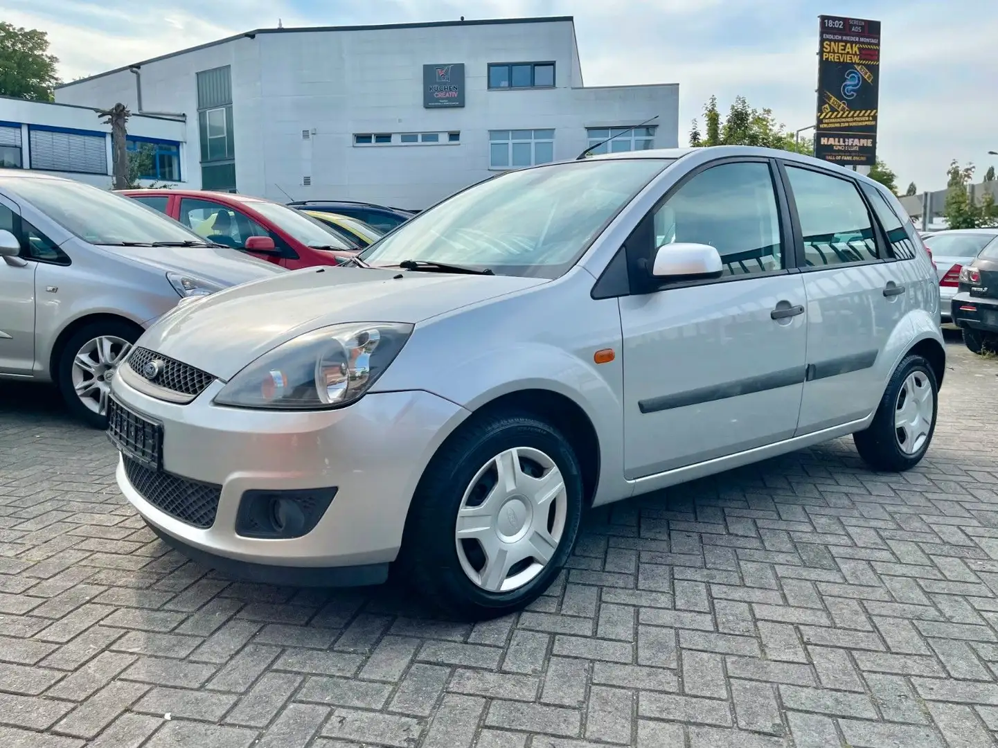 Ford Fiesta 1.4 Connection*NEUTÜV*KLIMA* Silber - 1