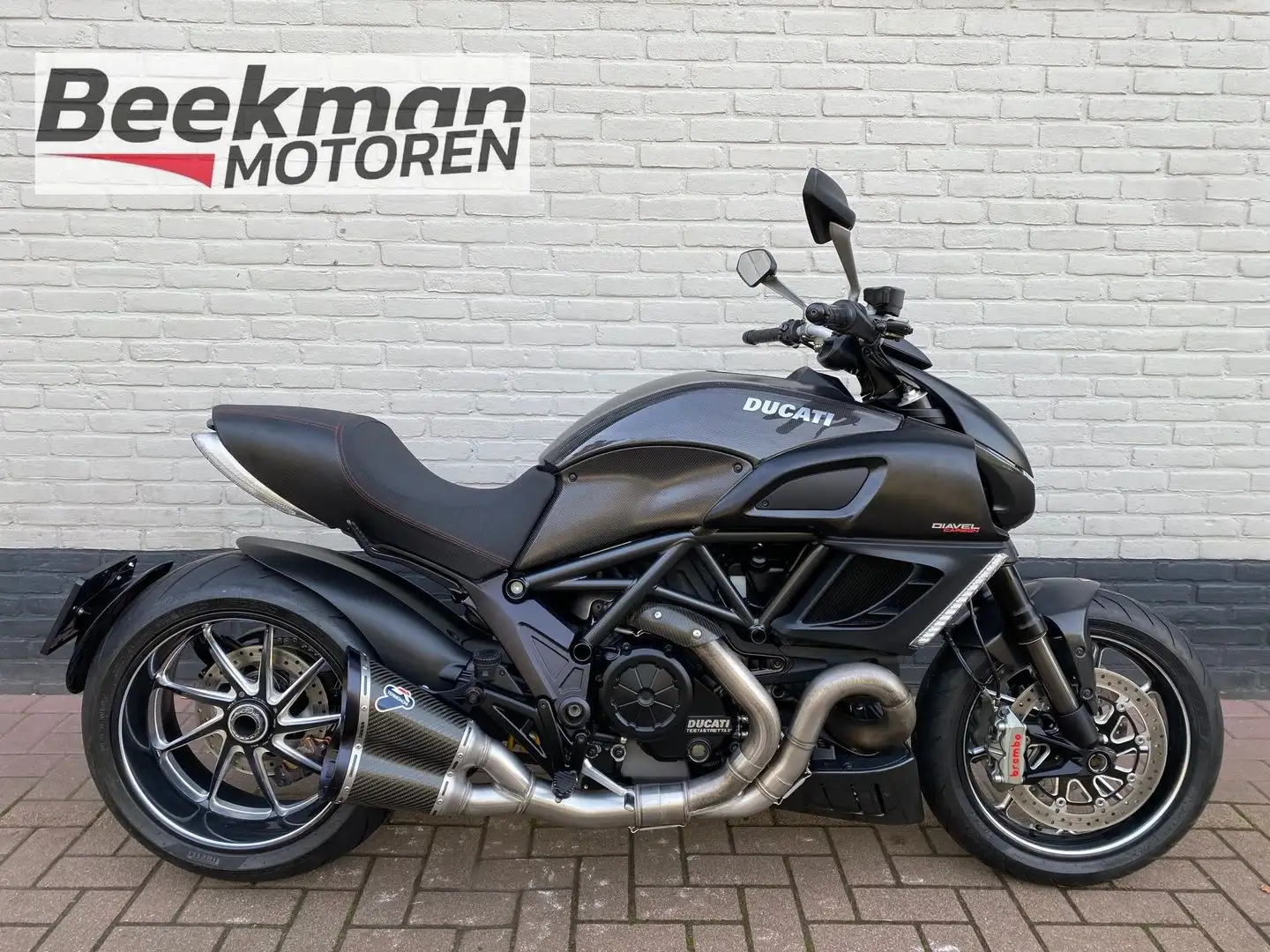 Ducati Diavel CARBON Zwart - 1