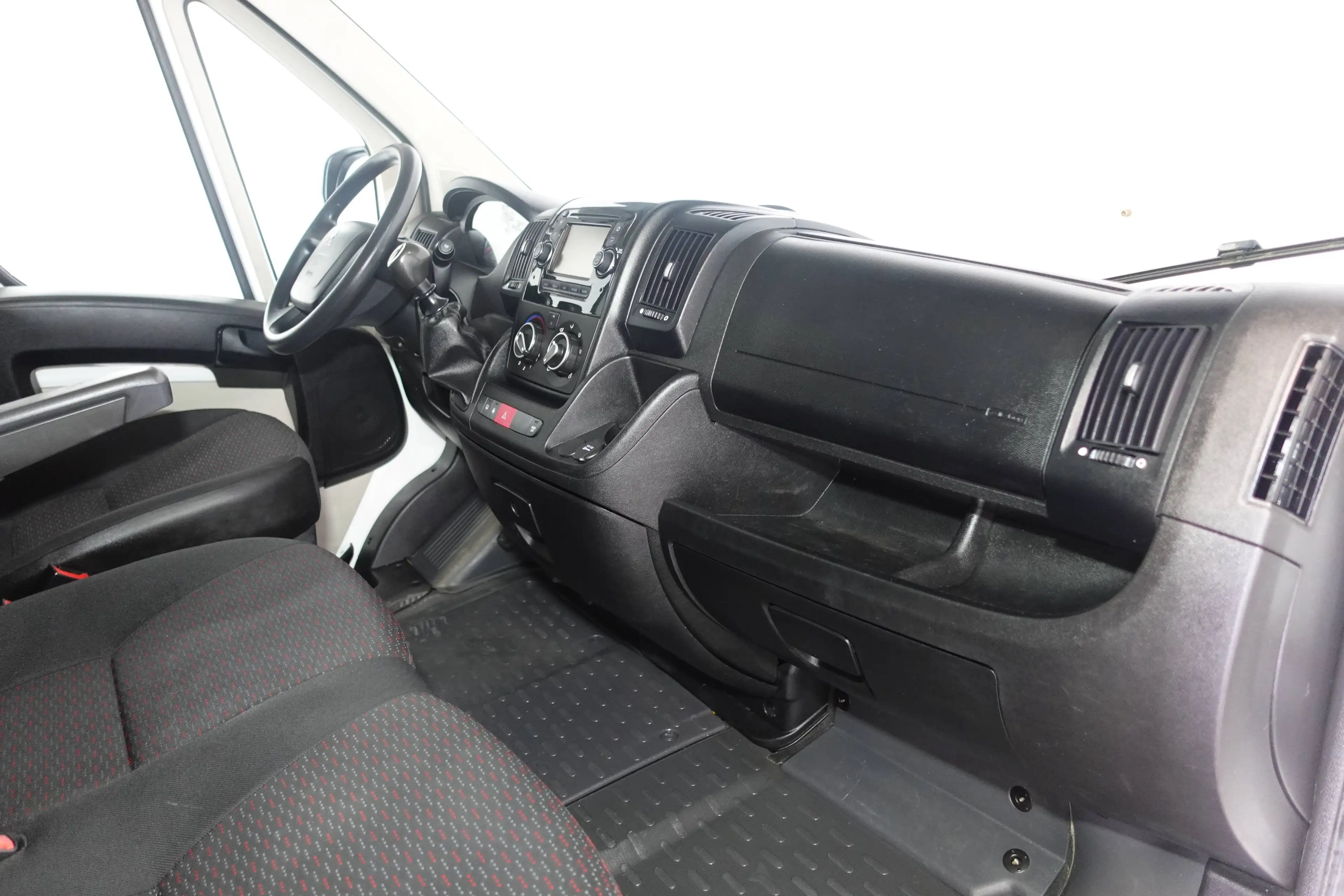 Peugeot Boxer 335 L2H2 Pro BlueHDi Klima AHK Navi RFK Sitzhzg. — photo 15
