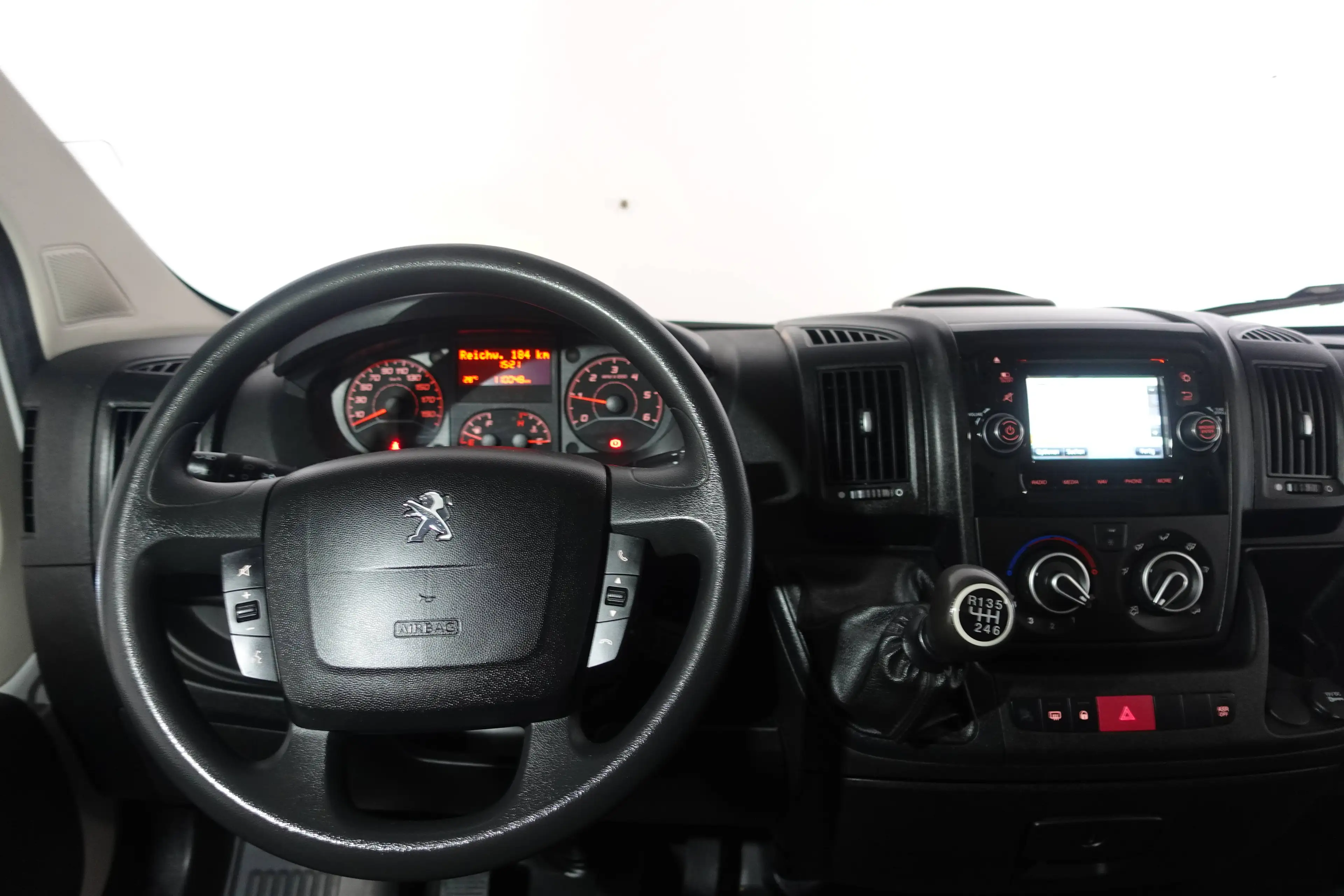 Peugeot Boxer 335 L2H2 Pro BlueHDi Klima AHK Navi RFK Sitzhzg. — photo 13