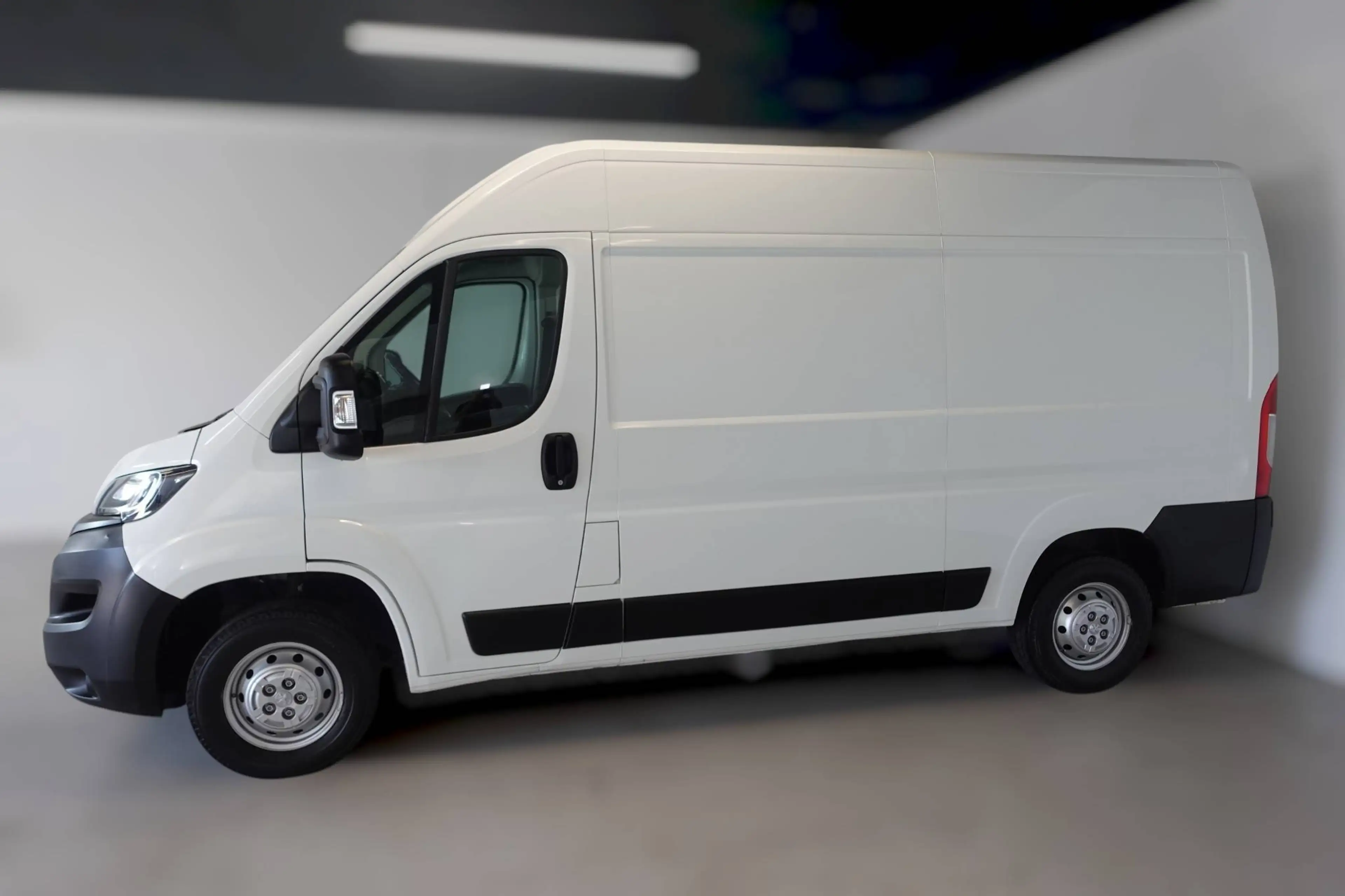 Peugeot Boxer 335 L2H2 Pro BlueHDi Klima AHK Navi RFK Sitzhzg. — photo 8