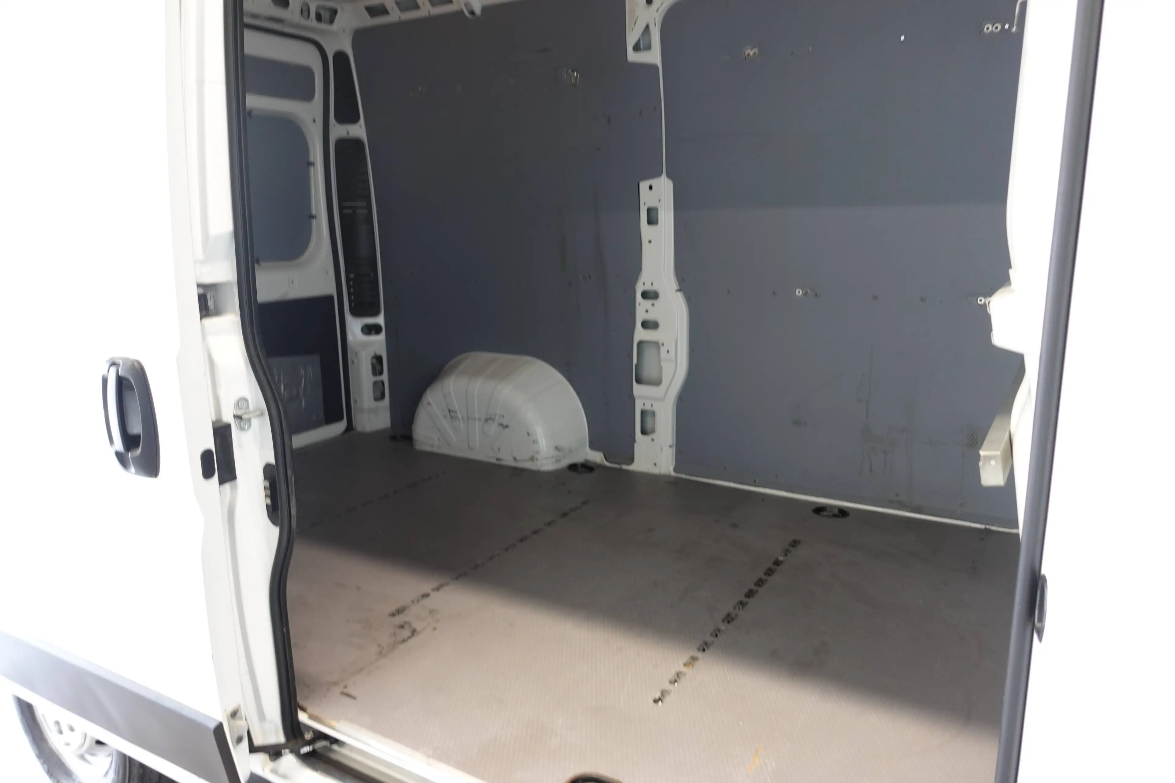 Peugeot Boxer 335 L2H2 Pro BlueHDi Klima AHK Navi RFK Sitzhzg. — photo 10