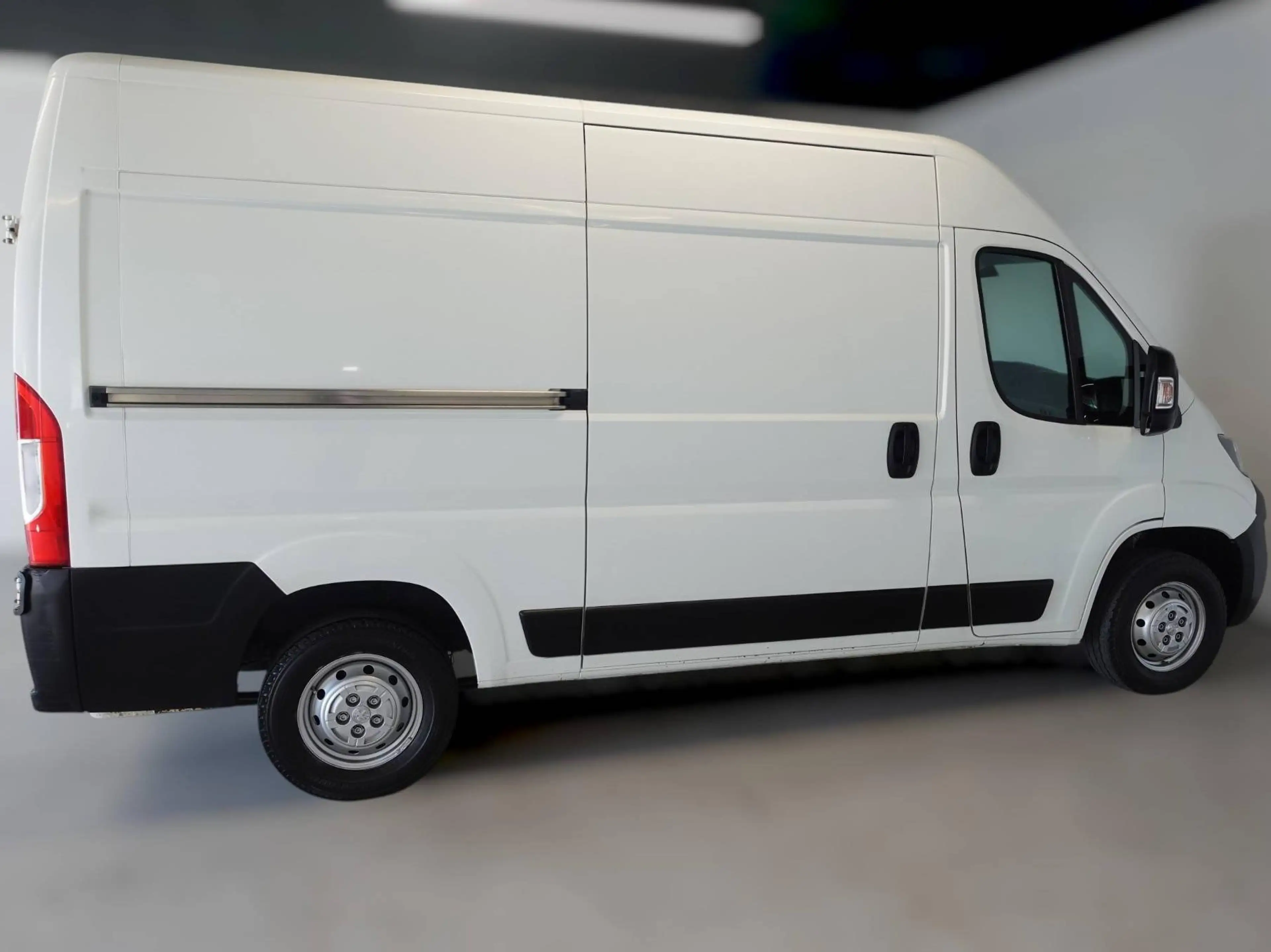 Peugeot Boxer 335 L2H2 Pro BlueHDi Klima AHK Navi RFK Sitzhzg. — photo 4