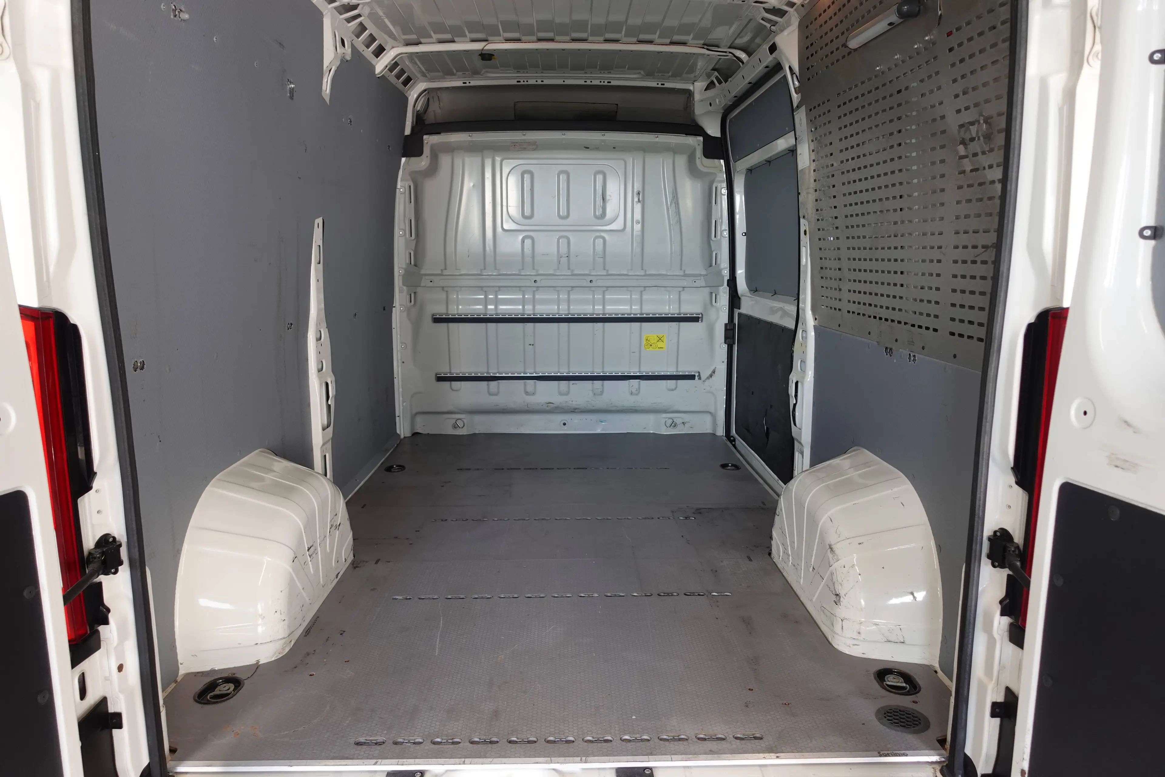 Peugeot Boxer 335 L2H2 Pro BlueHDi Klima AHK Navi RFK Sitzhzg. — photo 9