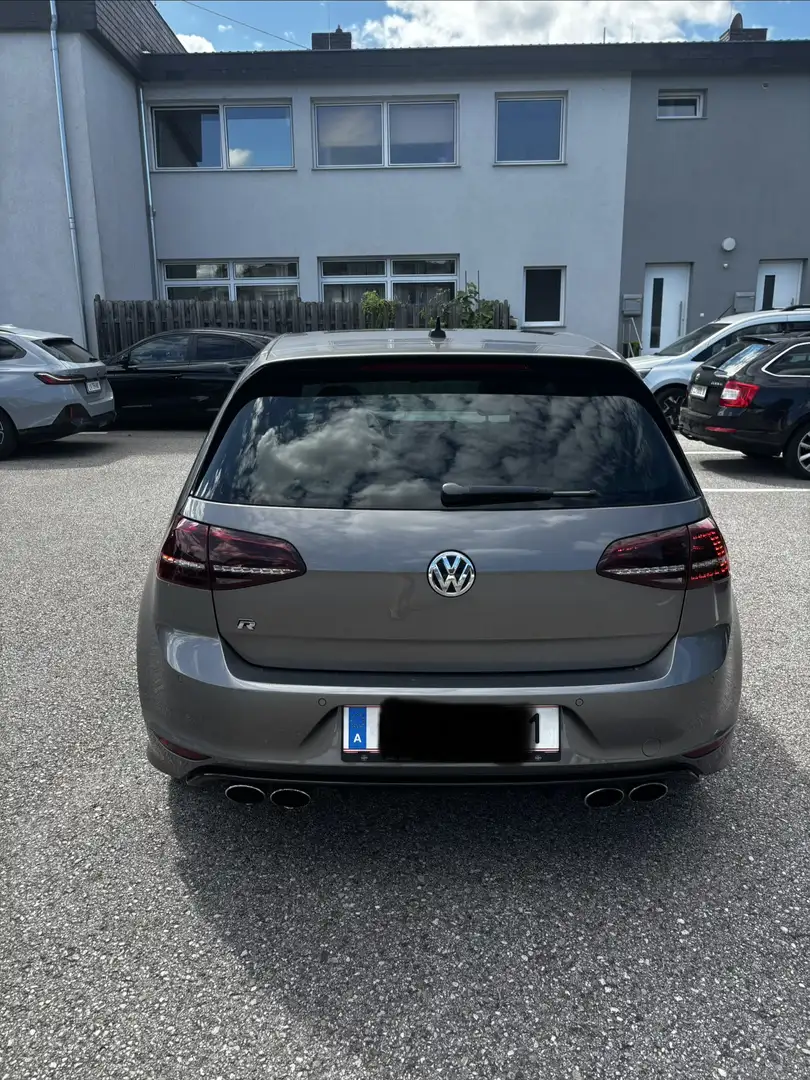 Volkswagen Golf R - 2