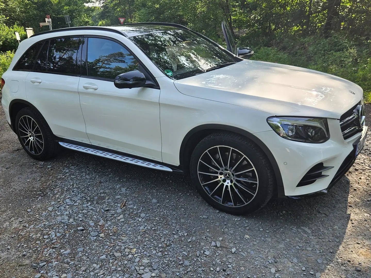 Mercedes-Benz GLC 350 d 4Matic 9G-TRONIC AMG Line Weiß - 2