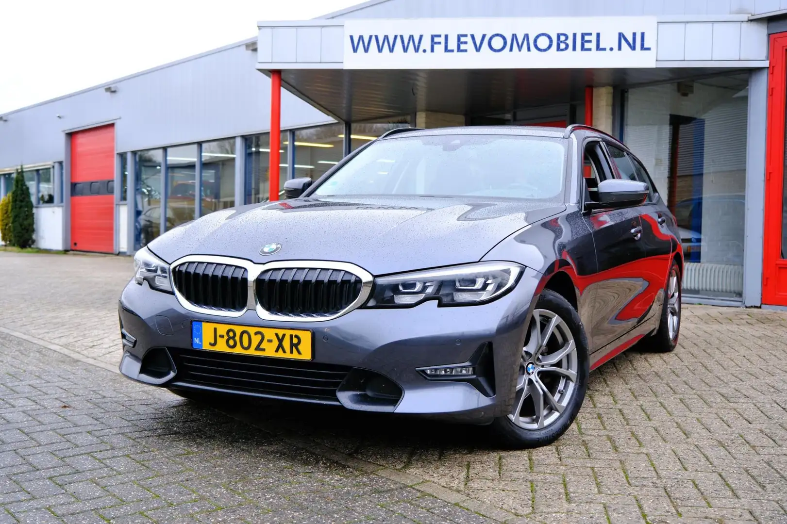 BMW 318 3-serie Touring 318i Executive Edition Aut. Pano|H Grijs - 1