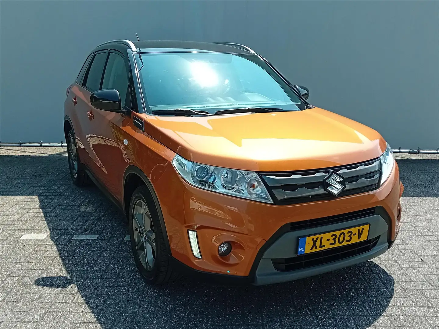 Suzuki Vitara 1.6 VVT 120pk 2WD Aut Exclusive l Trekhaak l Oranje - 2
