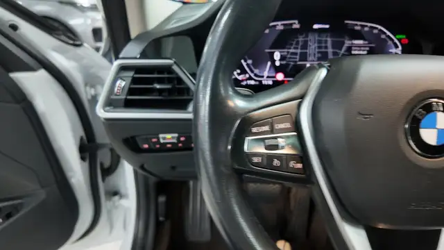 BMW 3 Series view 22