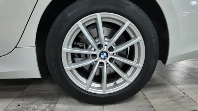 BMW 3 Series view 13