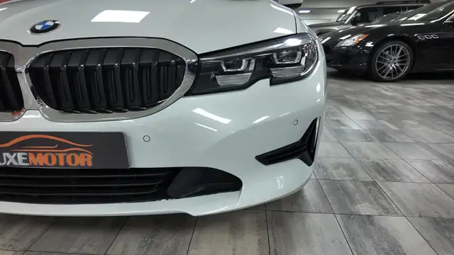BMW 3 Series view 9