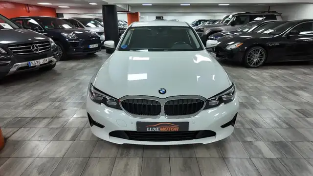 BMW 3 Series view 2