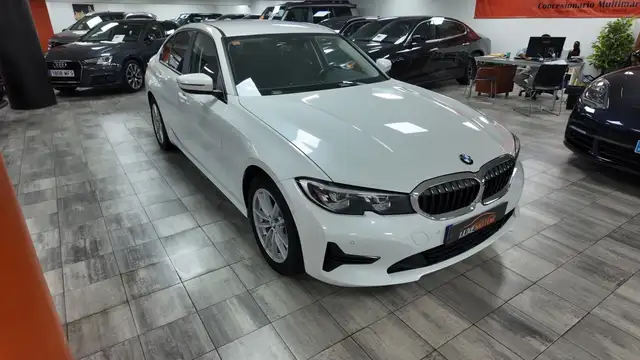 BMW 3 Series view 8