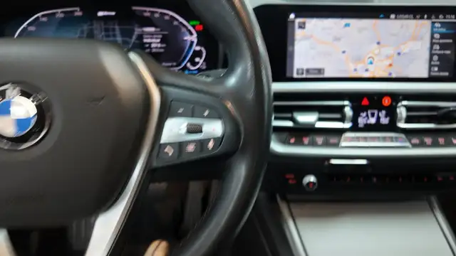BMW 3 Series view 23