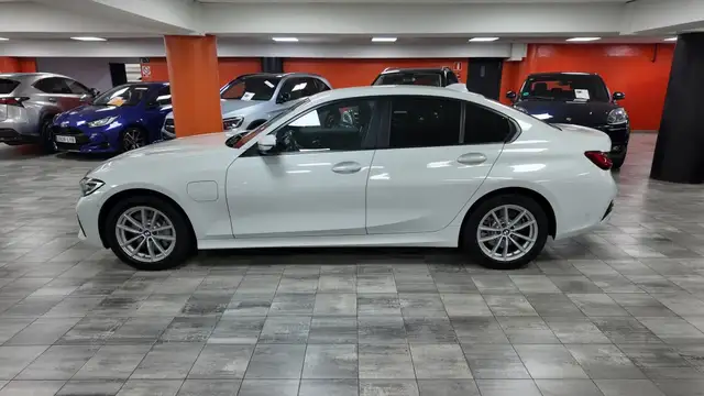 BMW 3 Series view 3