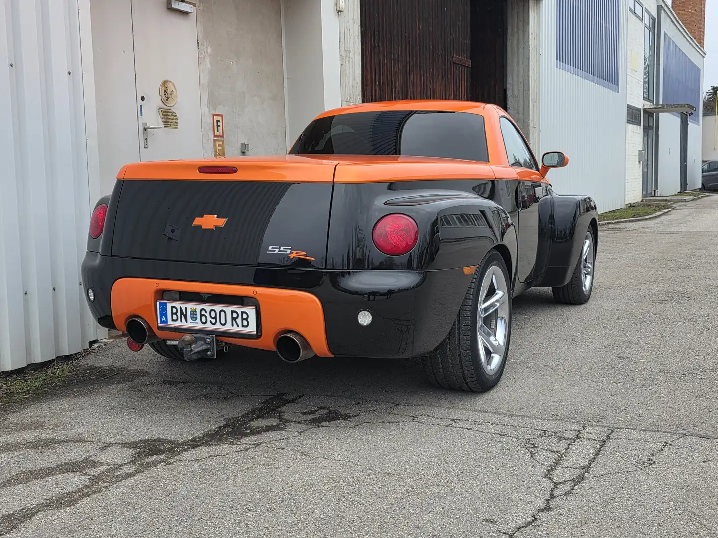 Chevrolet SSR Cabrio Pickup Orange - 2