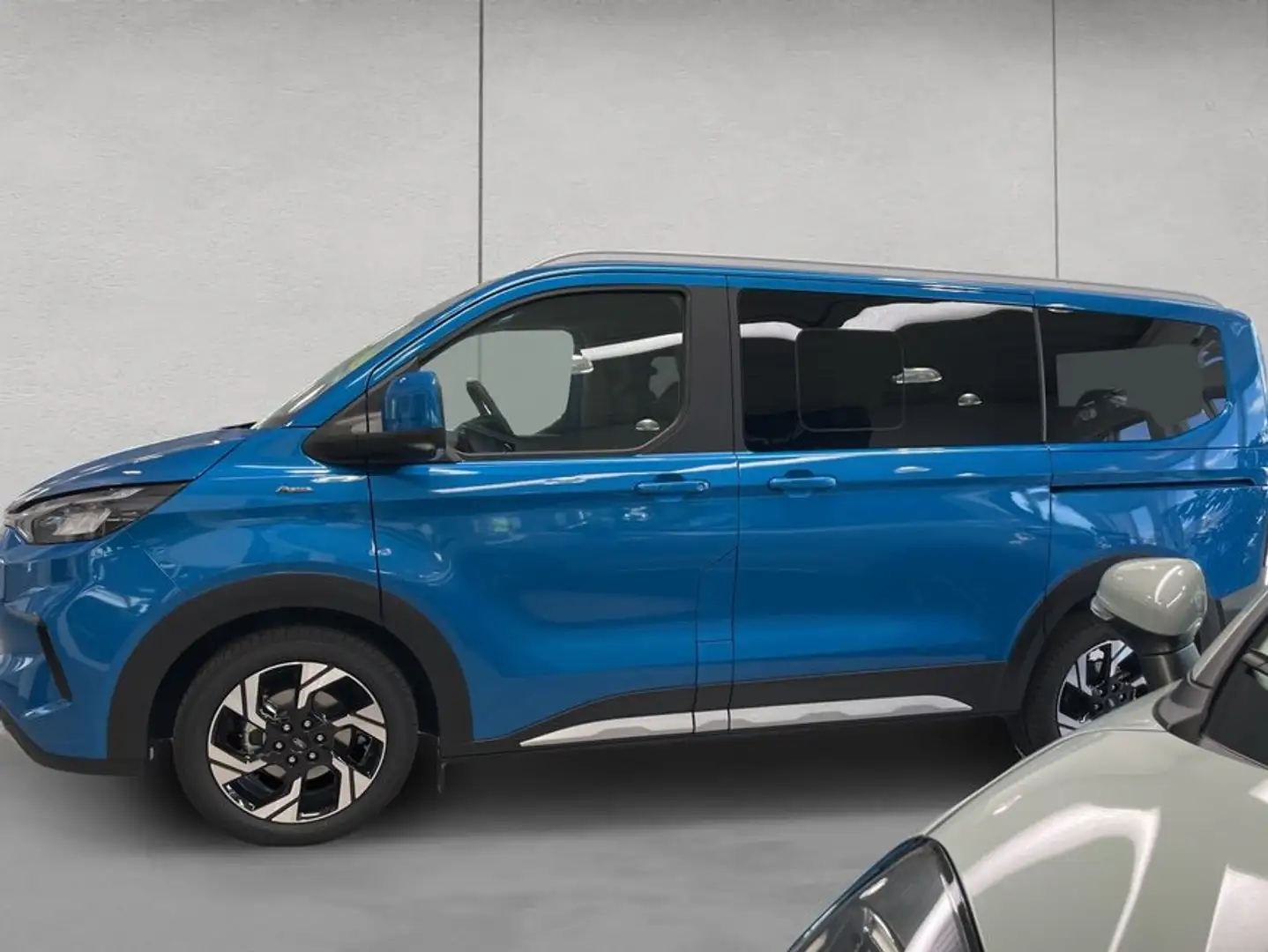 Ford Tourneo Custom 320 L1H1 4x4 Autm. Active 125 kW, 5 Синий - 2