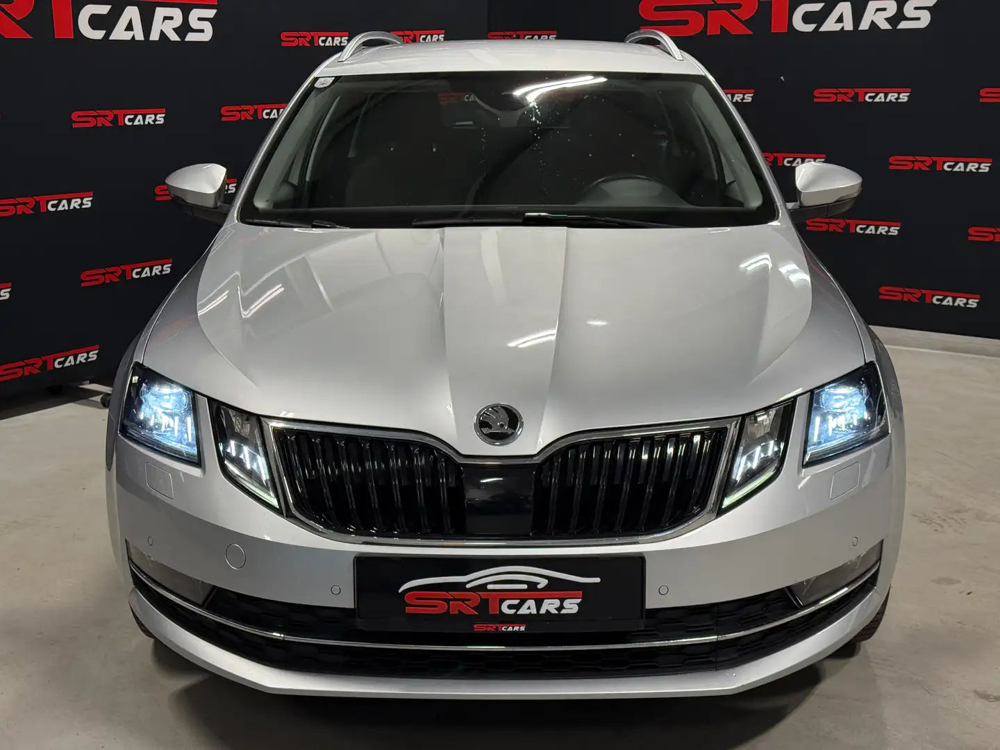 Skoda Octavia 1.6 TDI Aut. DSG *Einparkhilfe*Navi*Ambiente*ACC Grau - 2