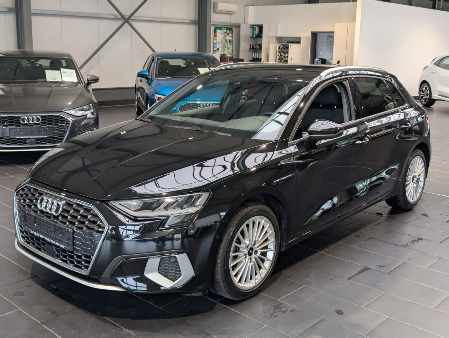 Audi A3 35 TFSI Sportback S tronic advanced 1. Hand Black - 1