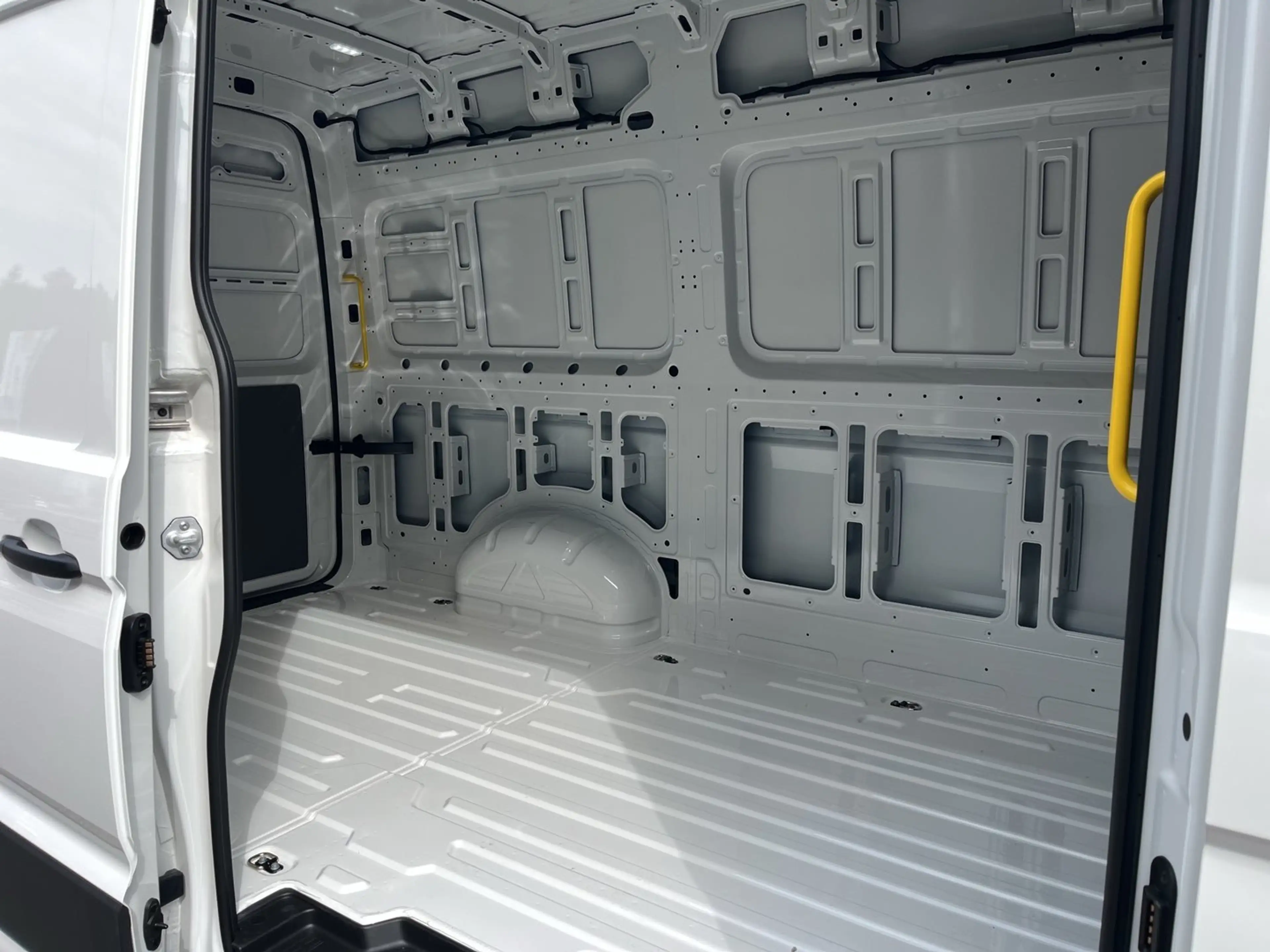 Volkswagen Crafter VW Crafter 35 T6 Kastenwagen L3H3 TDI — photo 13