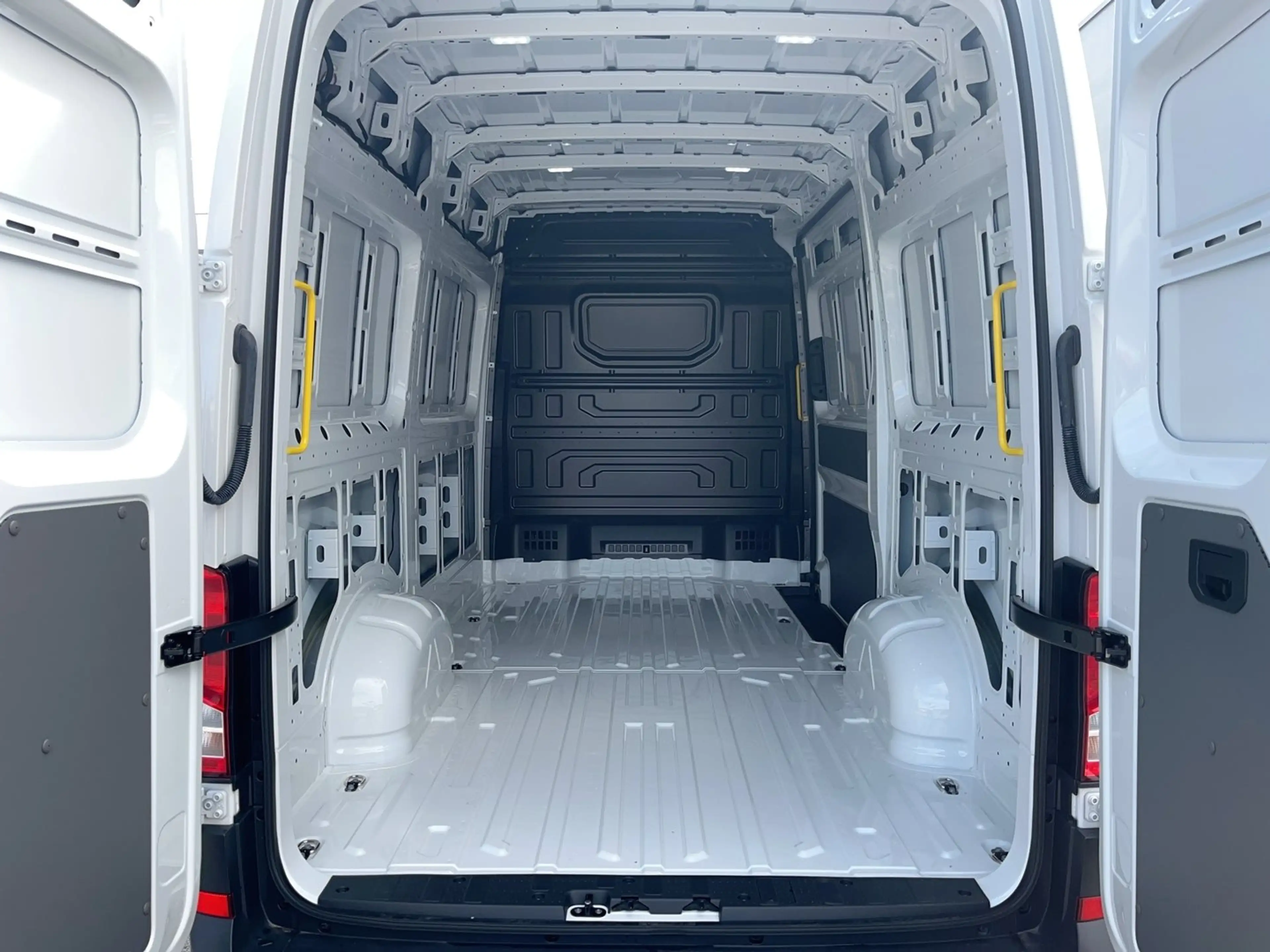 Volkswagen Crafter VW Crafter 35 T6 Kastenwagen L3H3 TDI — photo 12