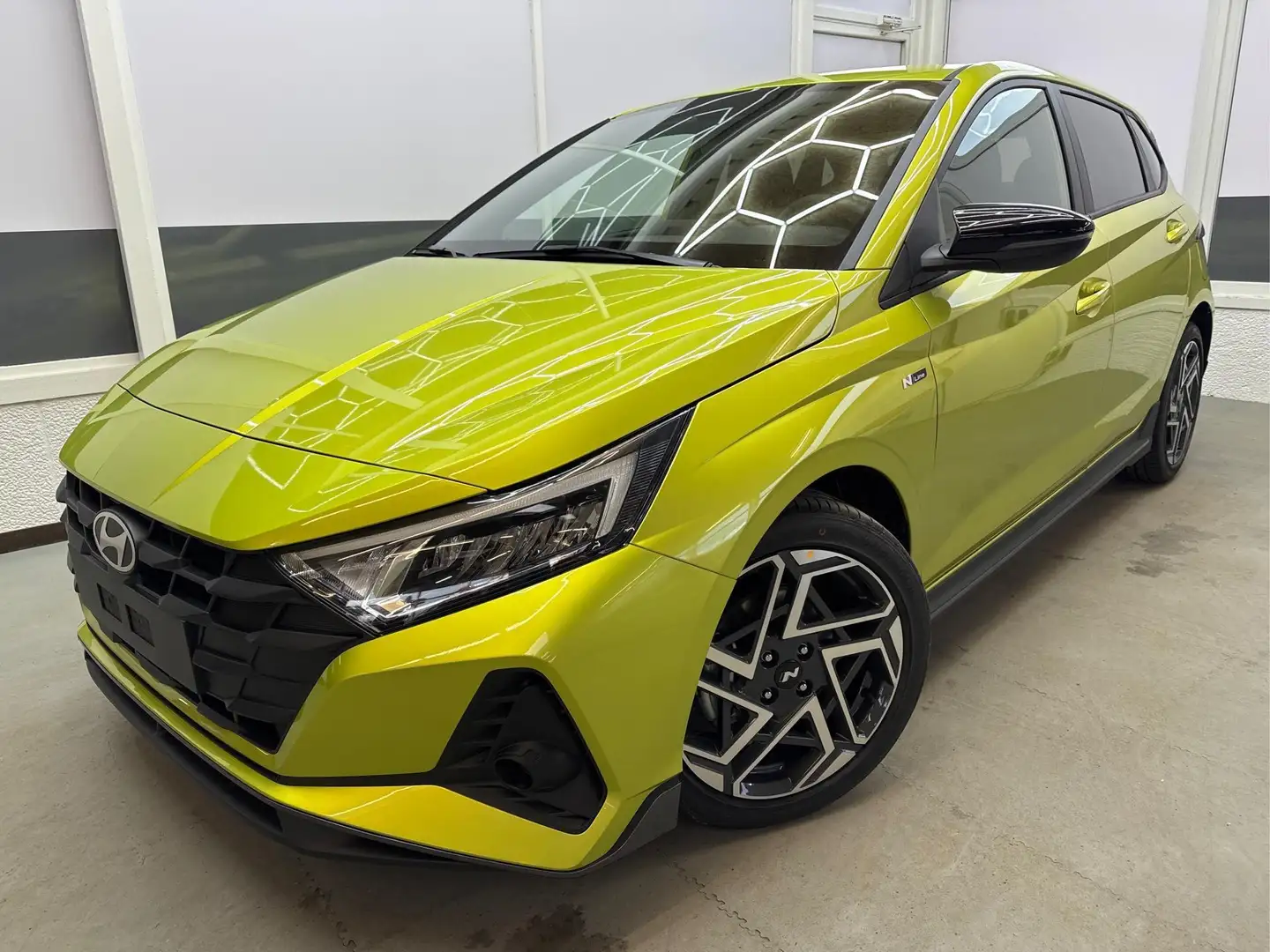 Hyundai i20 N-LINE NAVI KLIMAAUTOMATIK SHZ RFK PDC 1.0 T-GD... Grün - 1