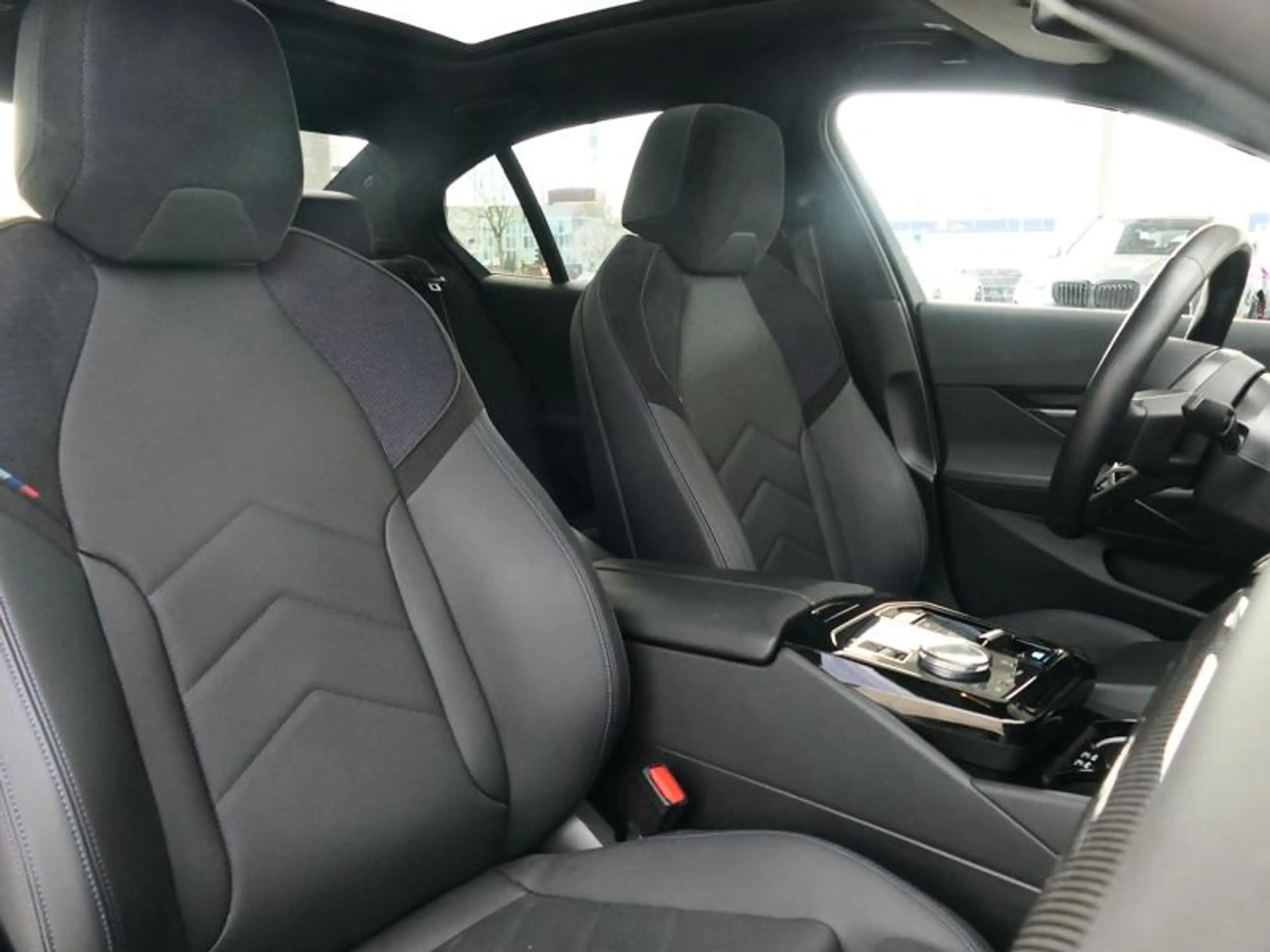 BMW i5 eDrive40 Berline M Sport | PANO | TOWB | — photo 11