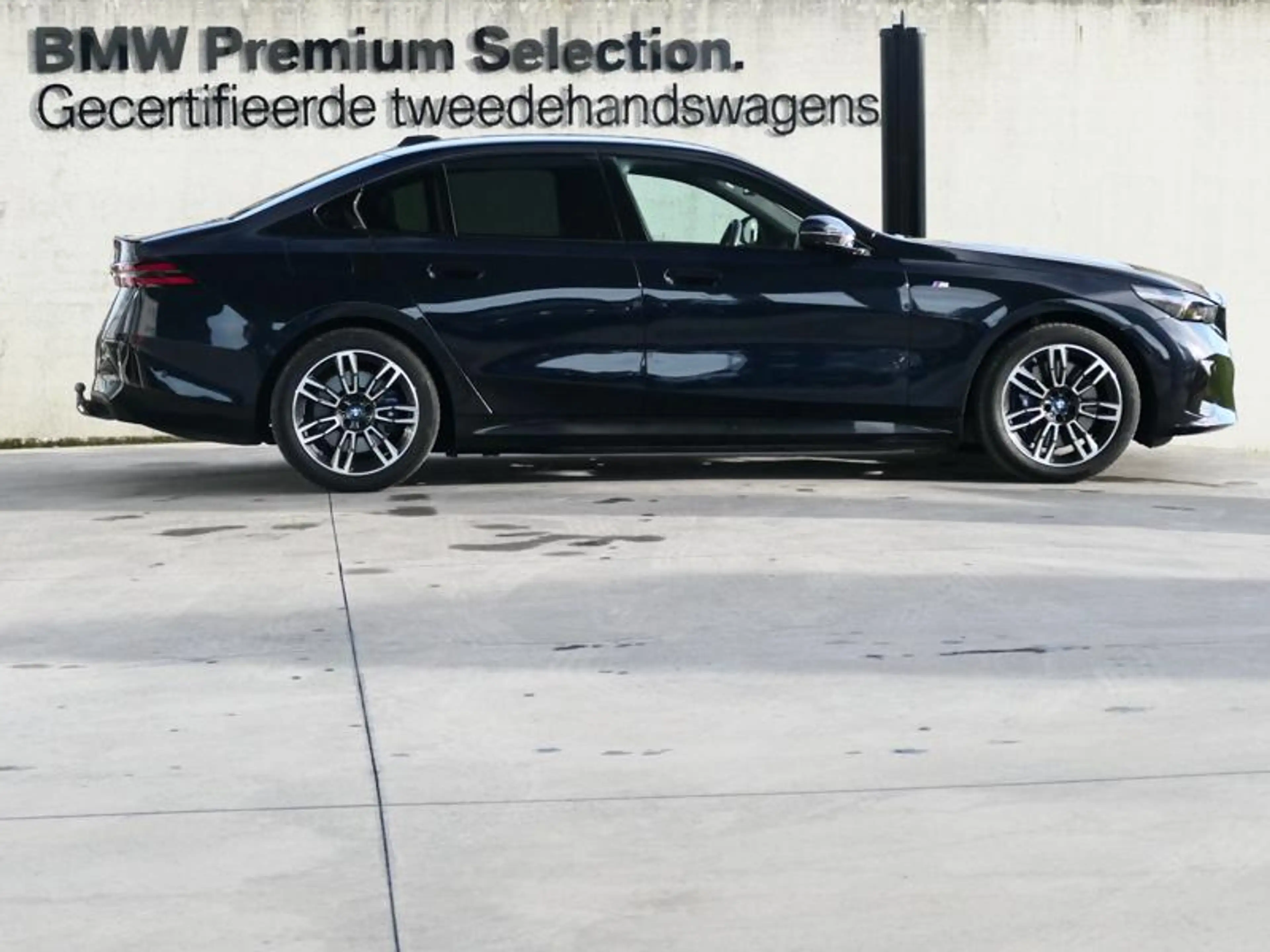 BMW i5 eDrive40 Berline M Sport | PANO | TOWB | — photo 3