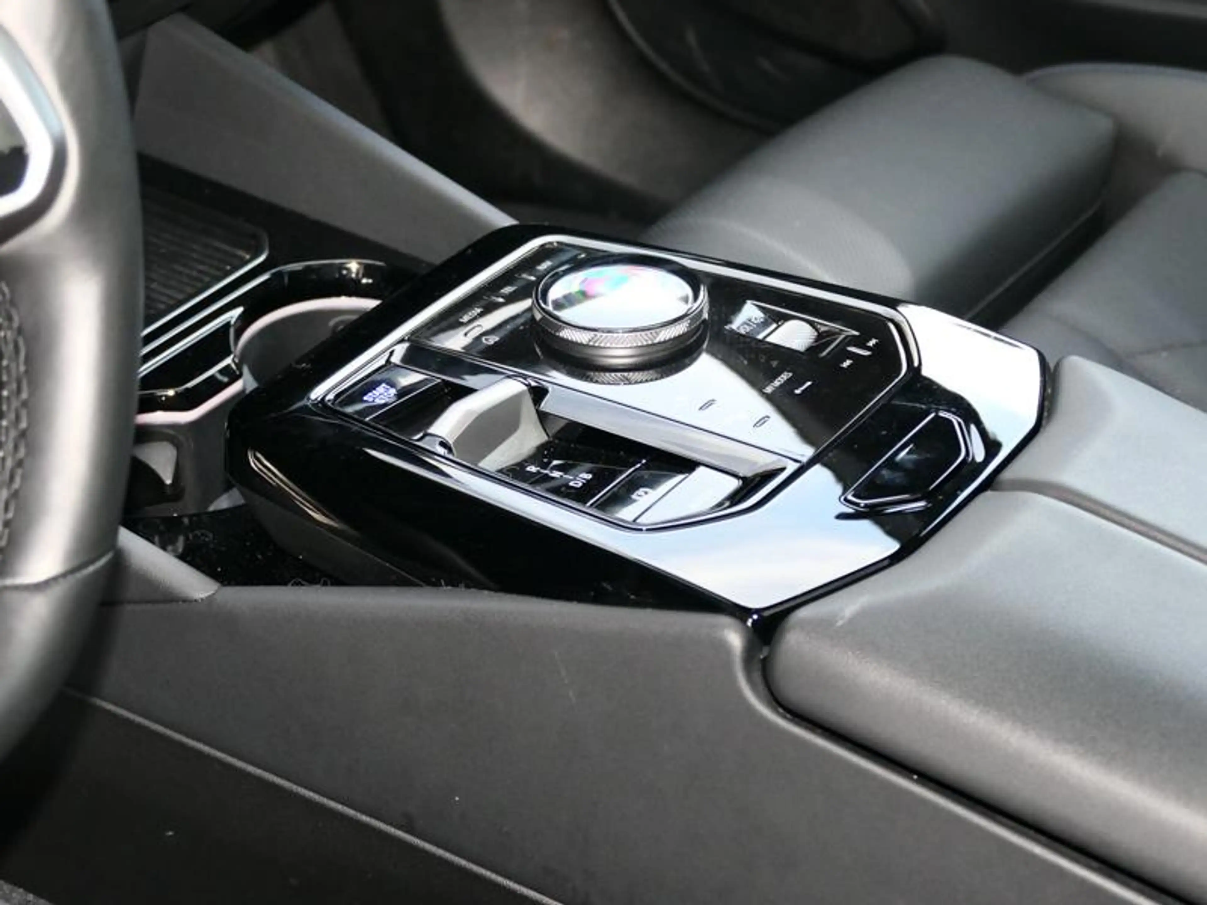 BMW i5 eDrive40 Berline M Sport | PANO | TOWB | — photo 14