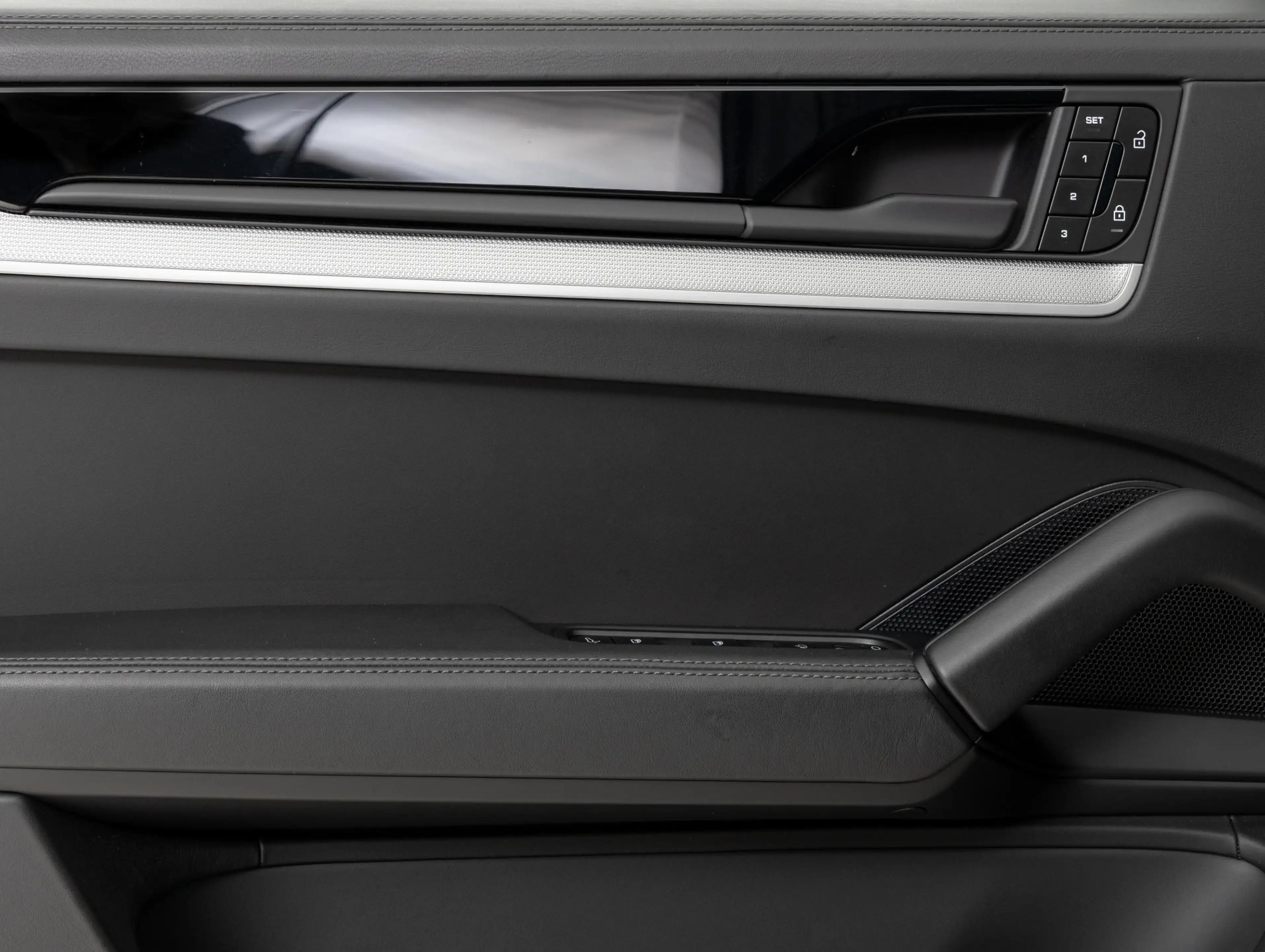 Porsche Cayenne S E-Hybrid — photo 38