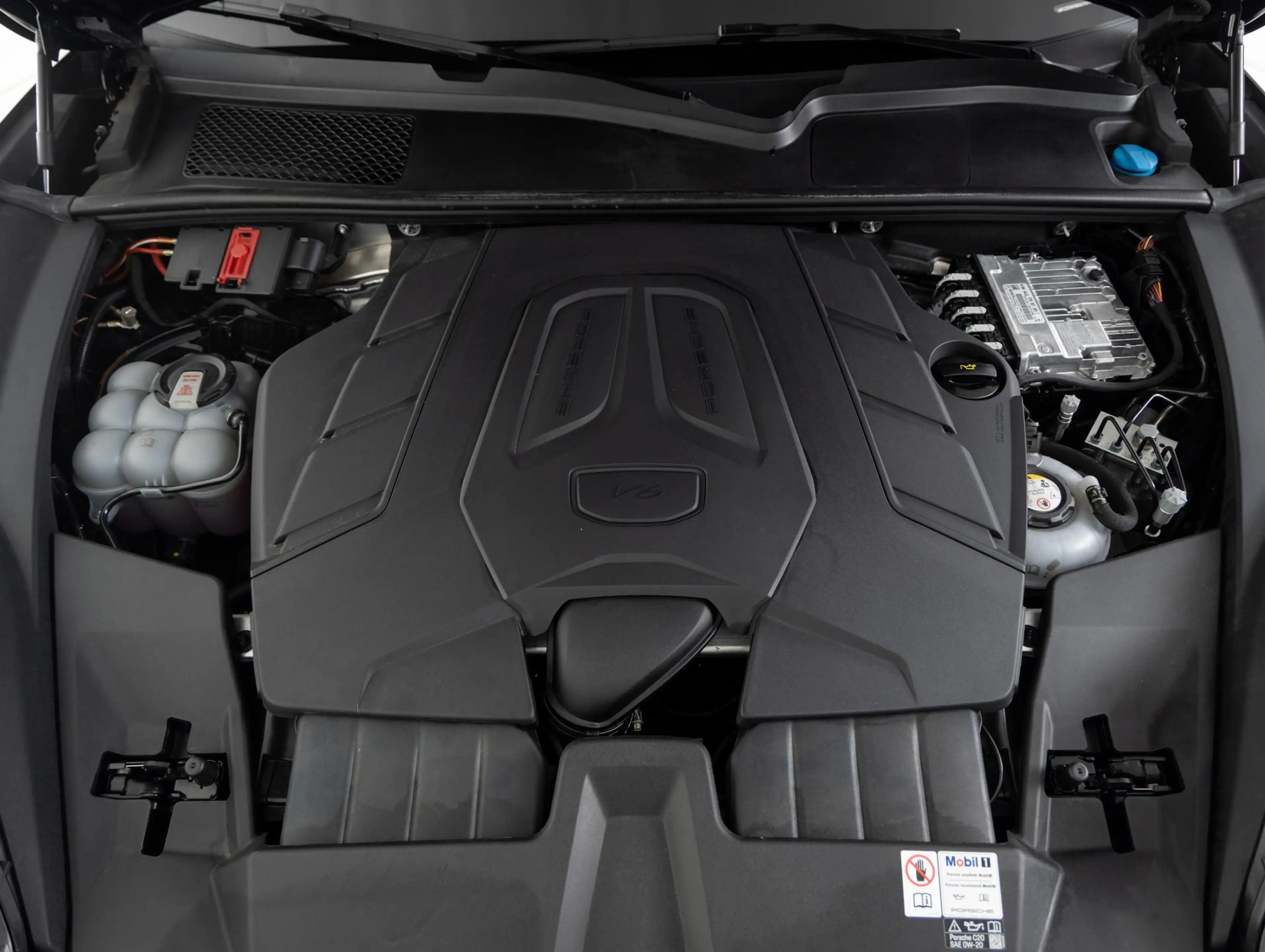Porsche Cayenne S E-Hybrid — photo 24