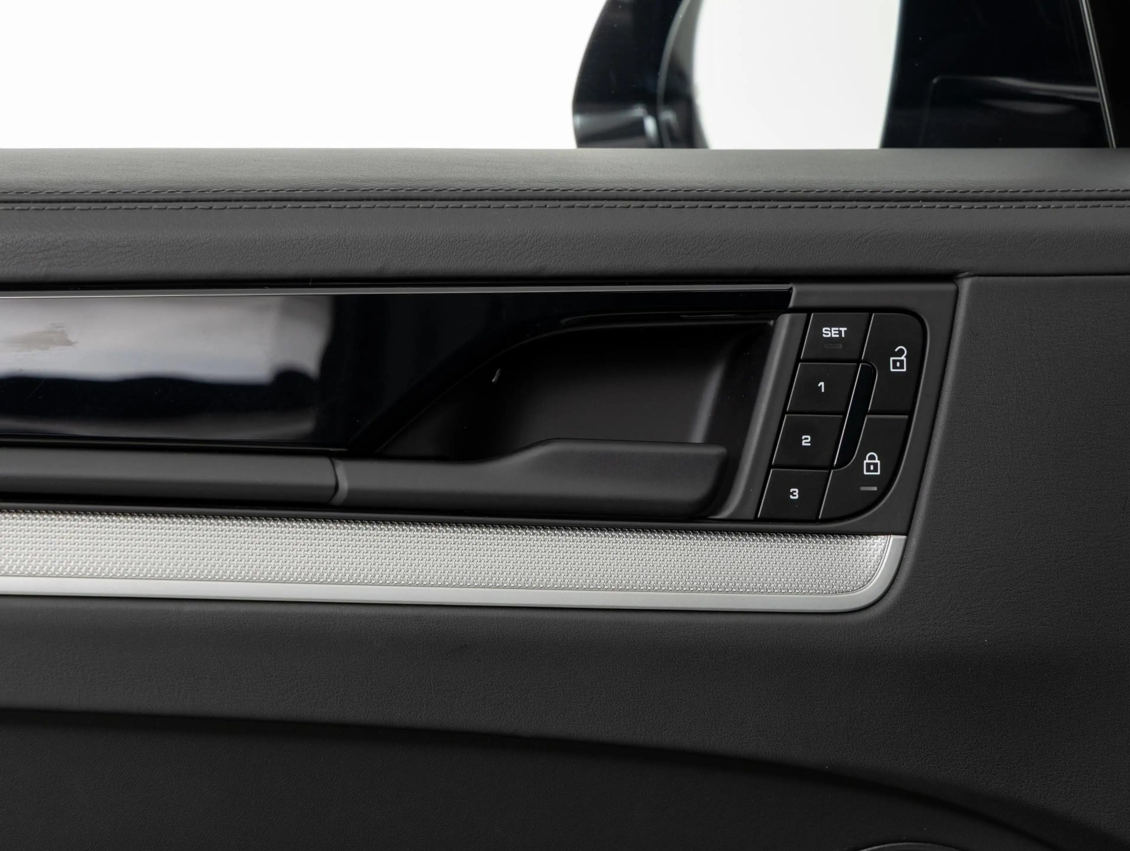 Porsche Cayenne S E-Hybrid — photo 39