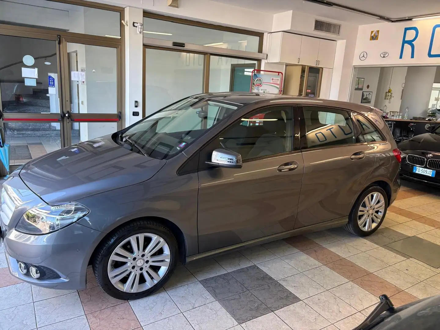 Mercedes-Benz B 180 Classe B - T246 cdi Premium auto Grigio - 2