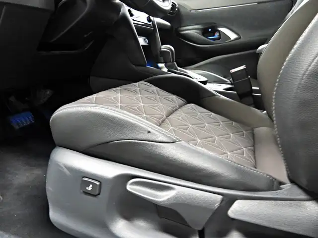 Toyota Yaris Cross view 9