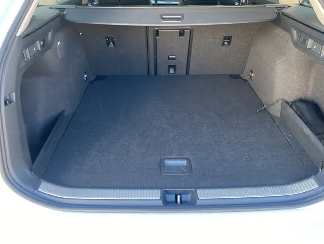 Volkswagen Passat view 16