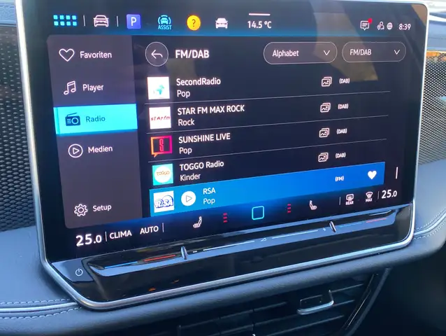 Volkswagen Passat view 10