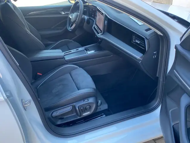 Volkswagen Passat view 20