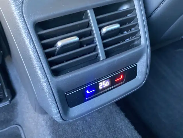 Volkswagen Passat view 14