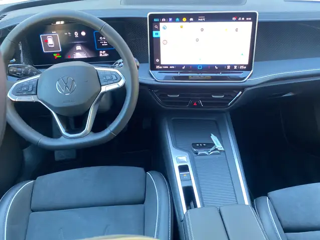 Volkswagen Passat view 5