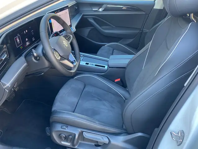 Volkswagen Passat view 4