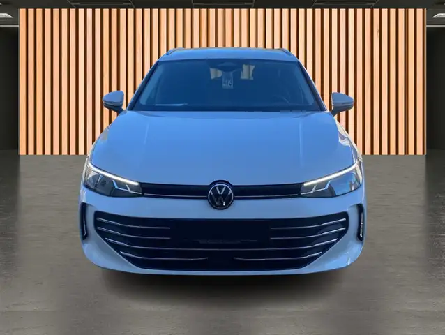 Volkswagen Passat view 22