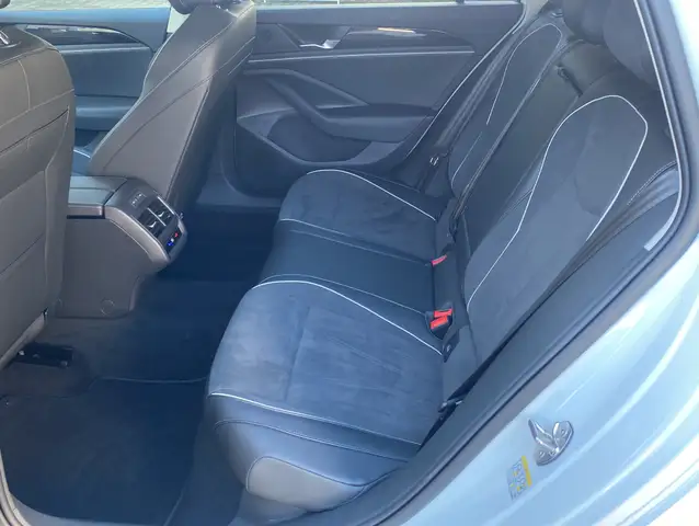 Volkswagen Passat view 13
