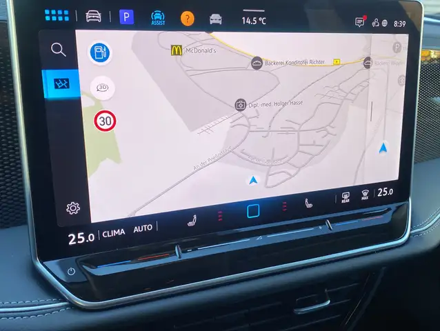 Volkswagen Passat view 6