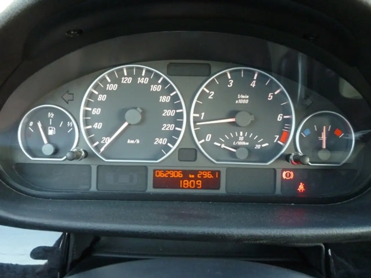BMW 3 Series снимка BMW 3 Series