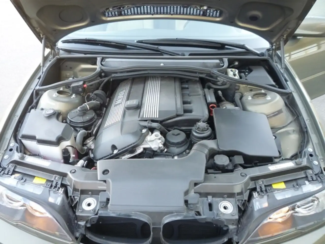 BMW 3 Series снимка BMW 3 Series